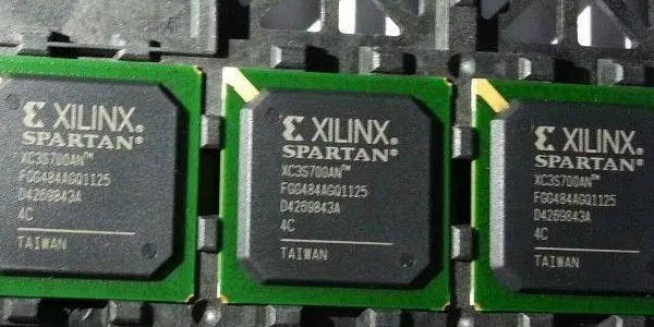 Xilinx XC2C64A-7VQG44C