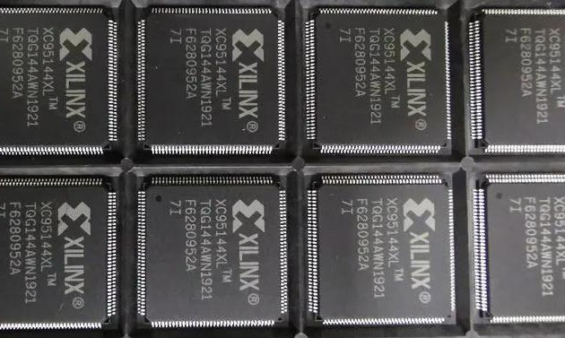 Xilinx XC2C384